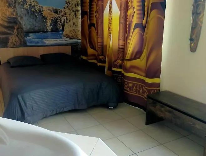 Hodinový hotel Paradise By Karen's Service *